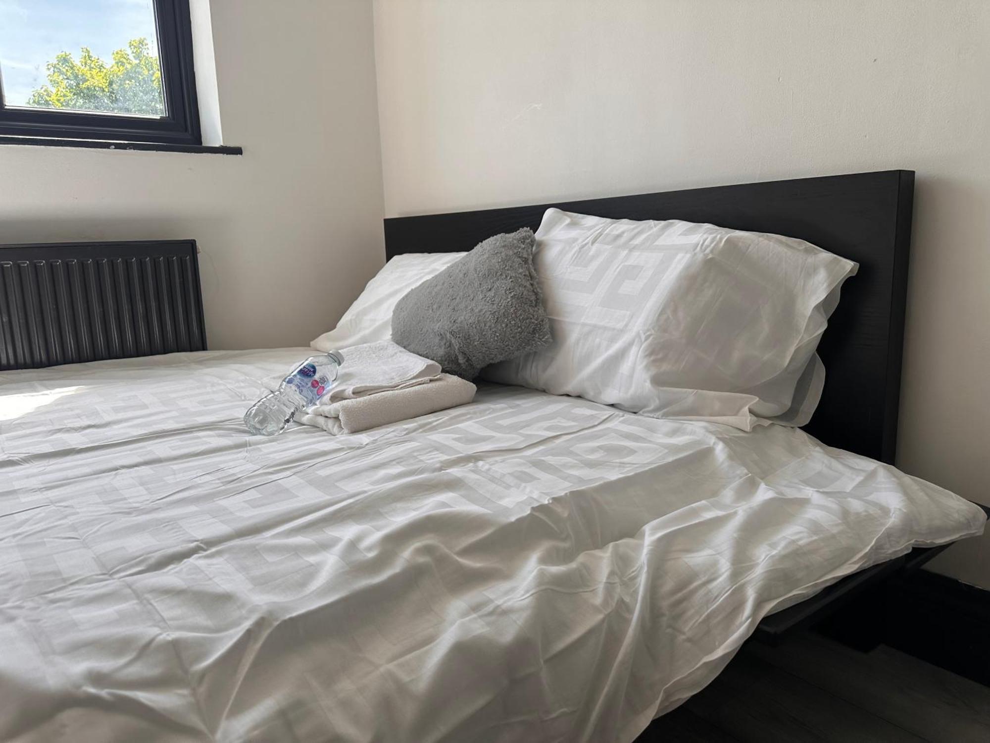 Spacious Double Near Train Station เบอร์มิงแฮม ภายนอก รูปภาพ